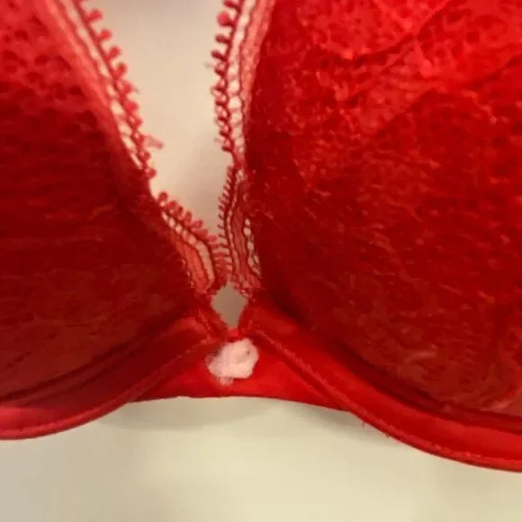 Victoria’s Secret bombshell  bra, size 34B - Picture 3 of 7